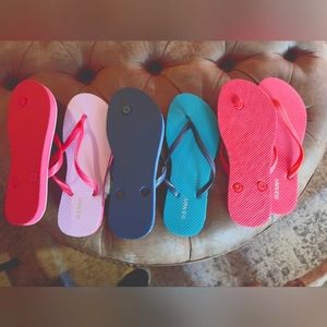 Old navy flip flops ( 3 pair)